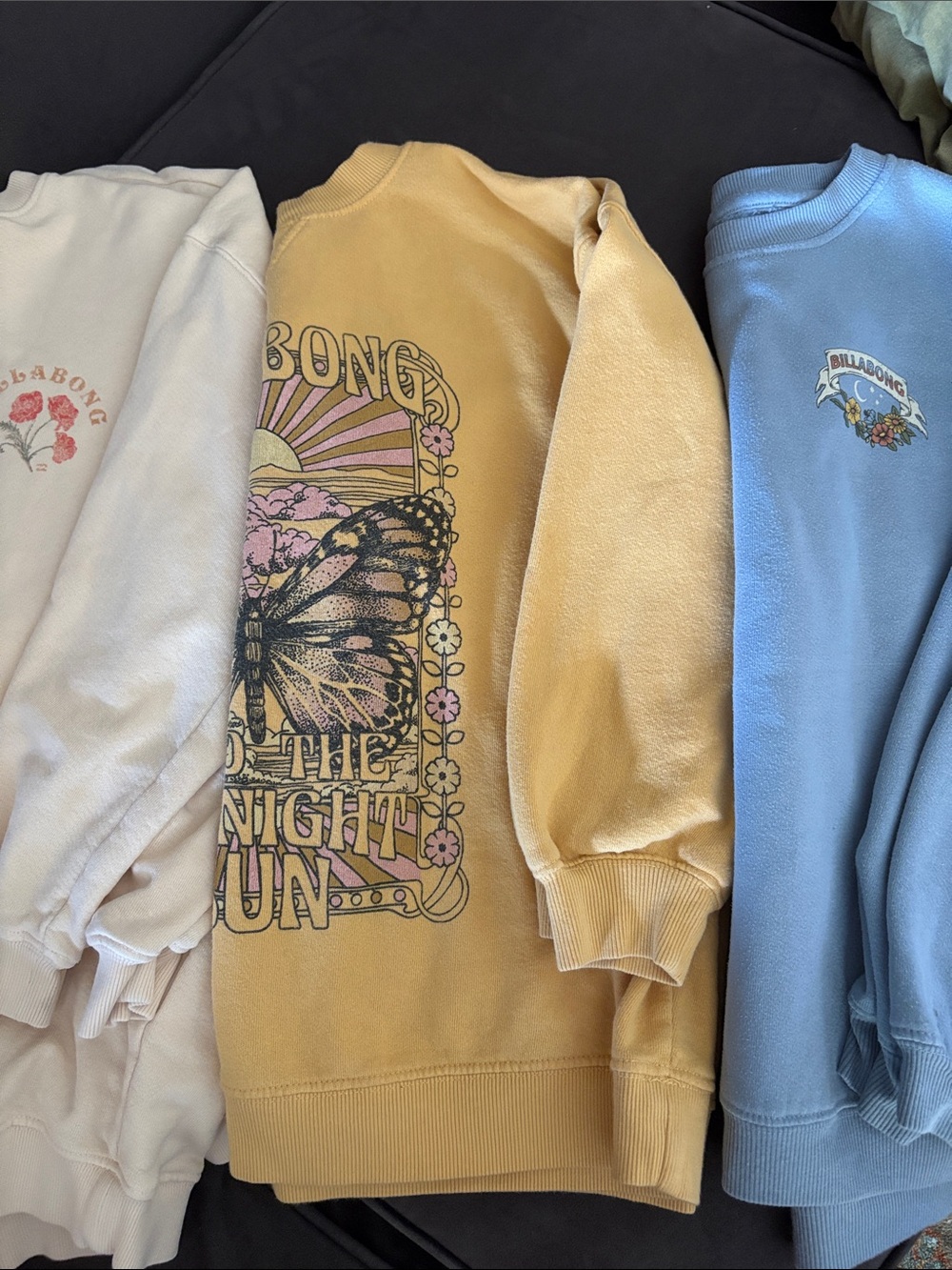 3 Kids Graphic Billabong Crewneck Sweatshirts Yellow, Blue and Cream